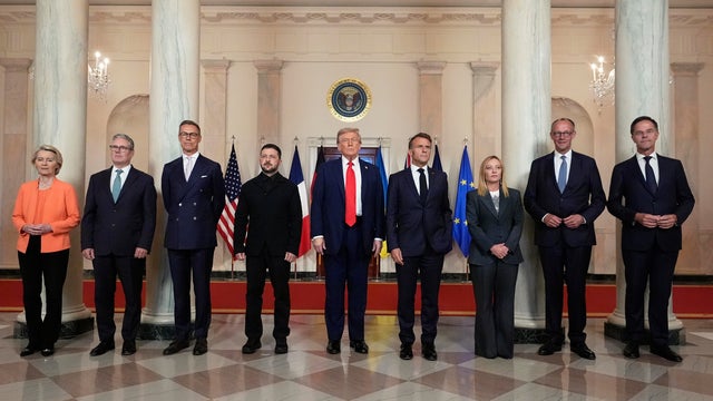 From let, European Commission President Ursula von der Leyen, U.K. Prime Minister Keir Starmer, Finnish President Alexander Stubb, Ukrainian President Volodymyr Zelenskyy, President Trump, France's President Emmanuel Macron, Italy's Prime Minister Giorgia 