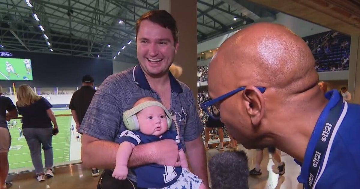 Dallas Cowboys open practice to fans, who hope for Super Bowl championship 