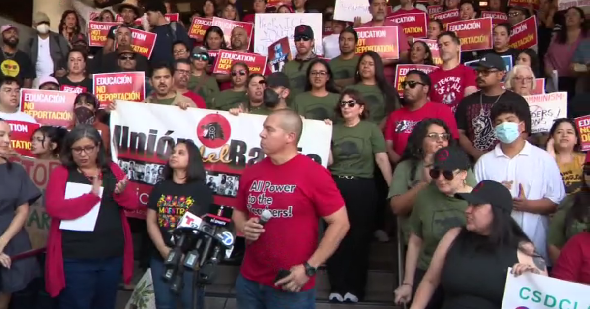 LAUSD teachers, students hold rally for high school student detained by immigration agents 