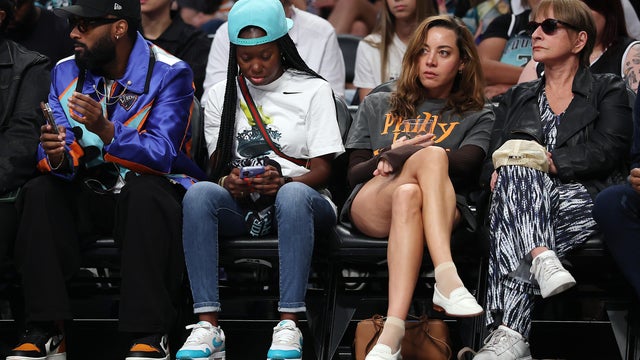 Actor Aubrey Plaza attends the game between the Minnesota Lynx and the New York Liberty at Barclays Center on August 19, 2025 