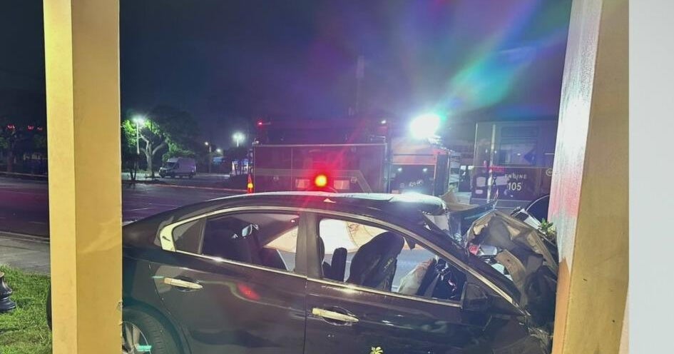 Driver crashes into Hollywood motel