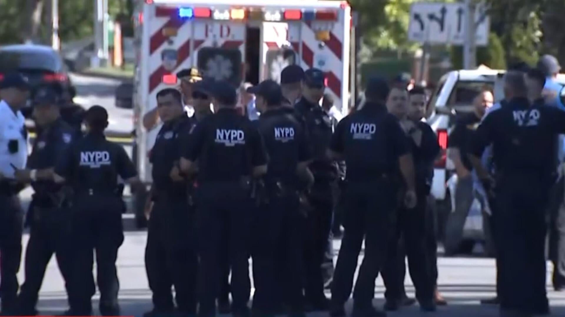 NYPD detective shot in Queens - CBS News