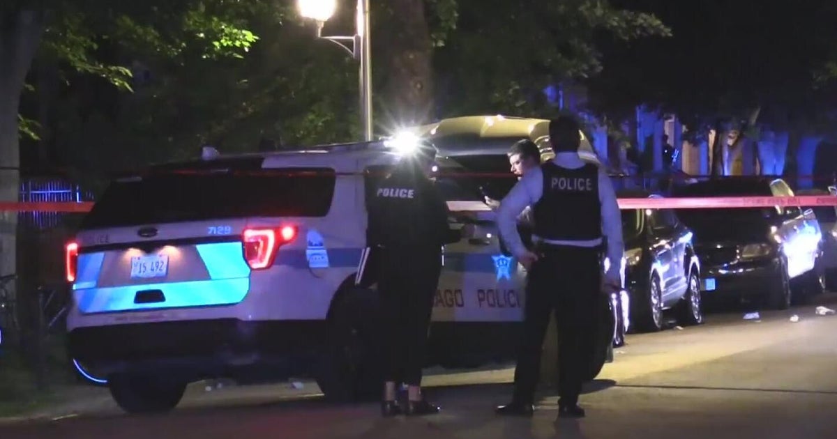 Woman killed, man injured in shooting on Chicago's West Side 