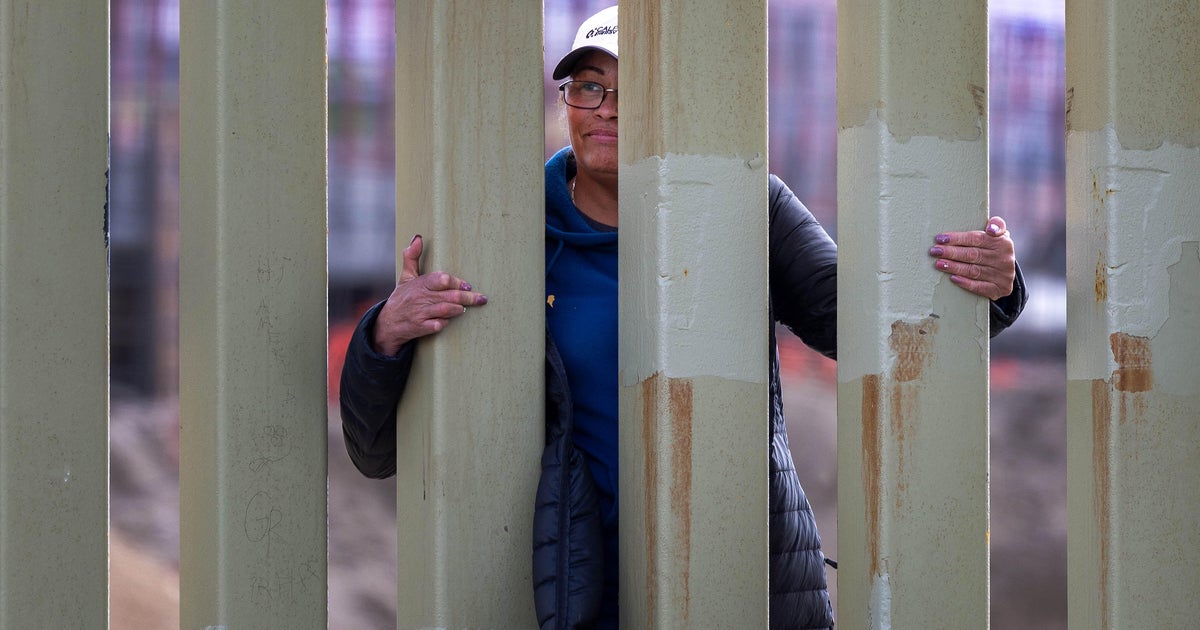 U.S. immigrant population sees decline after record high, report finds 