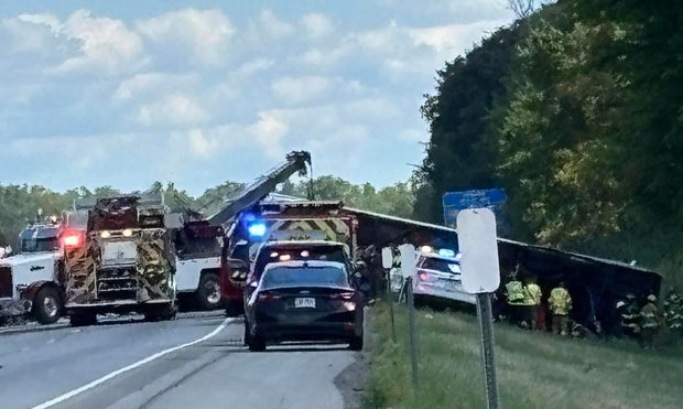 tour-bus-crash-3.jpg 