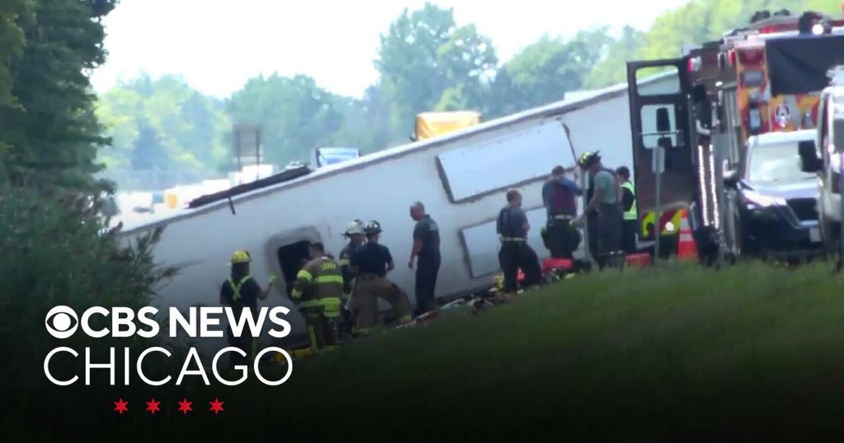 Multiple deaths in tour bus crash in New York - CBS Chicago