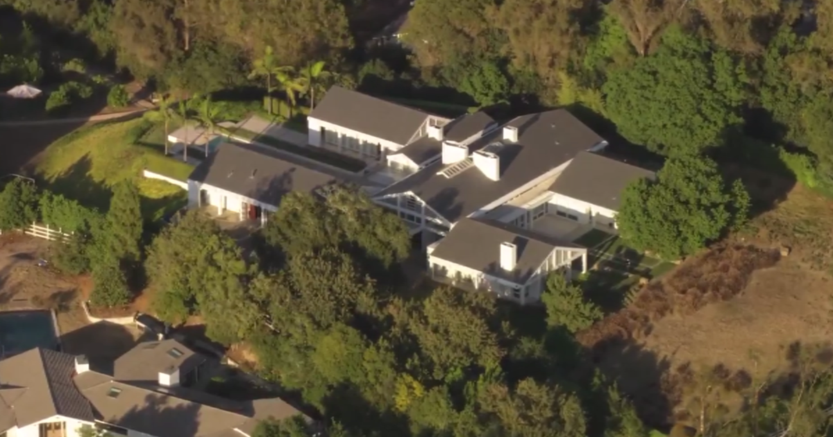 3 found dead inside Rolling Hills home after domestic violence incident, deputies say 