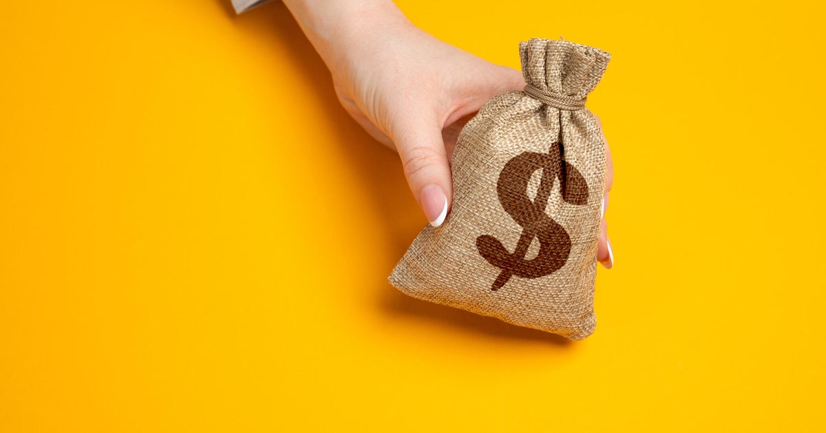 High-yield savings accounts vs. stocks: Which do experts recommend now? 