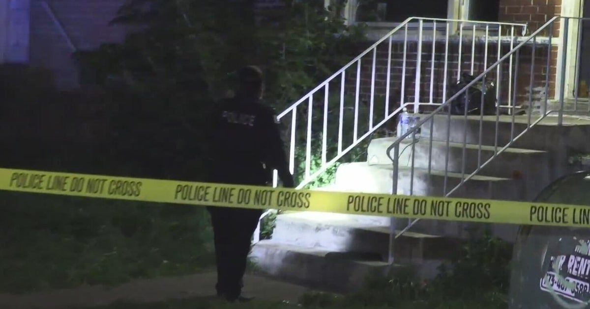 Man dead, another in critical condition after shooting on Chicago's South Side 