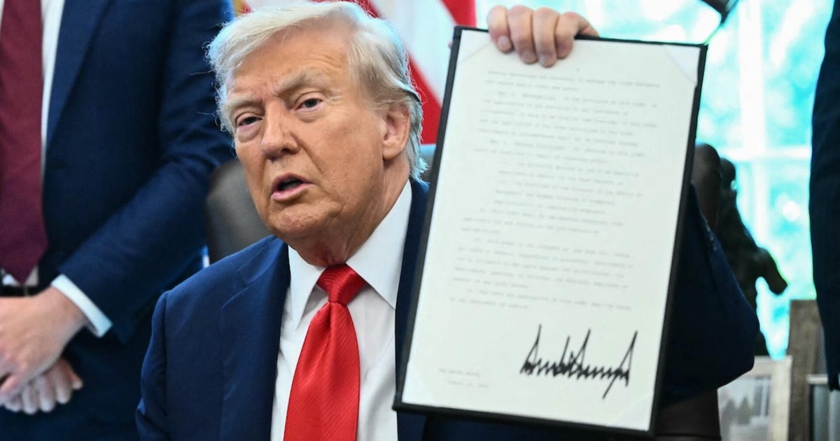 Trump makes Oval Office remarks on D.C. crime, signs executive orders