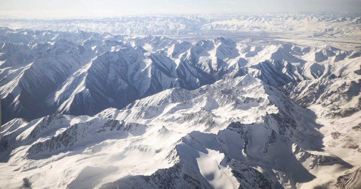 Clilber died and tried to rescue the injured Russian woman in the high mountain Kyrgystan; Search is terminated