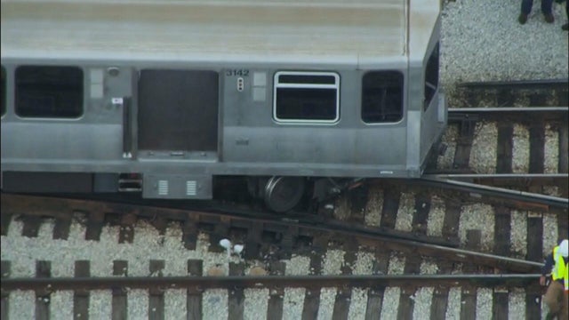 082525-brown-line-wheel-off-track.jpg 