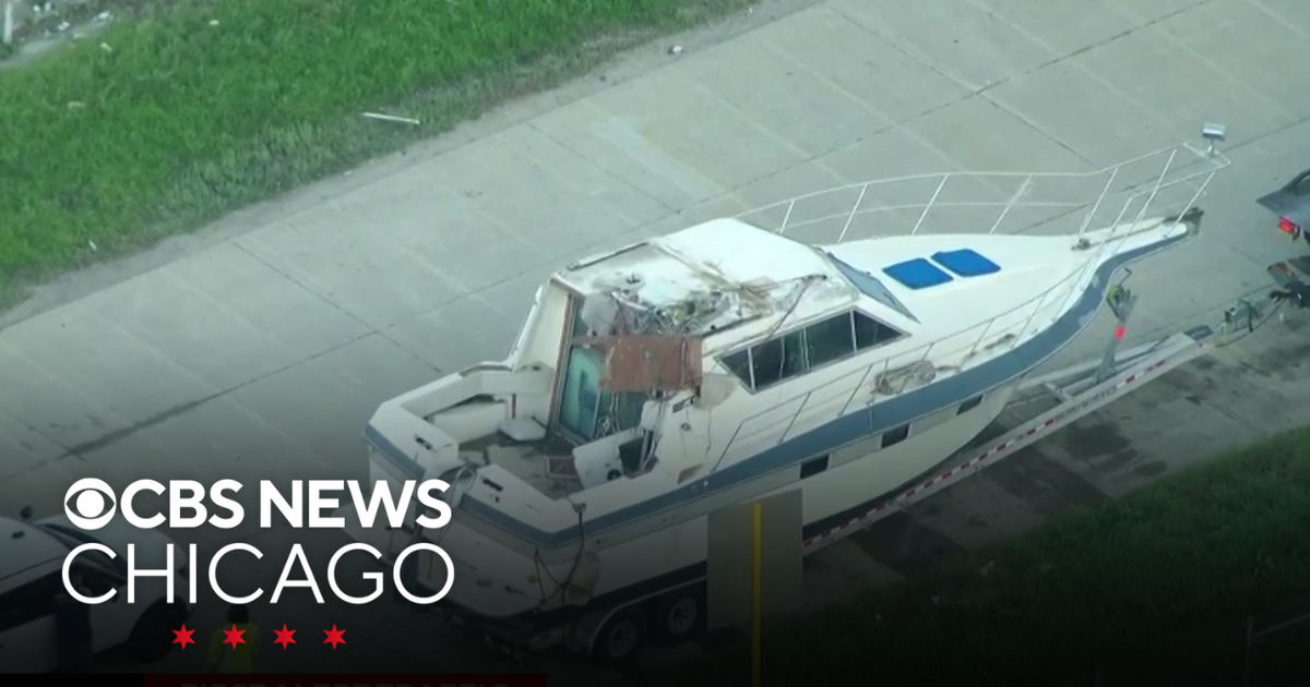 Crash involving boat on Kennedy Expressway - CBS Chicago