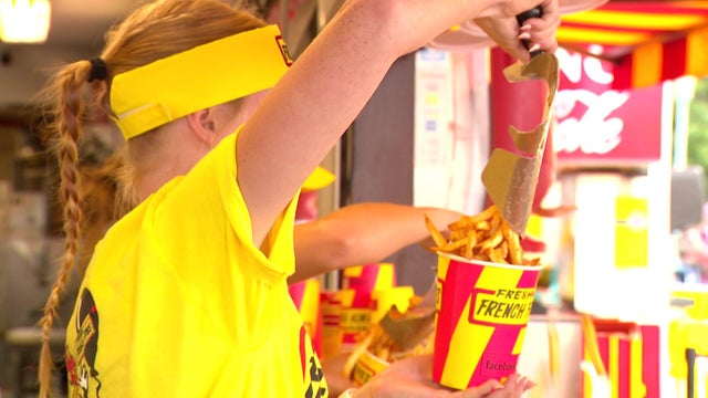 5p-pkg-french-fry-workers-wcco8l31-00-01-3323.jpg 