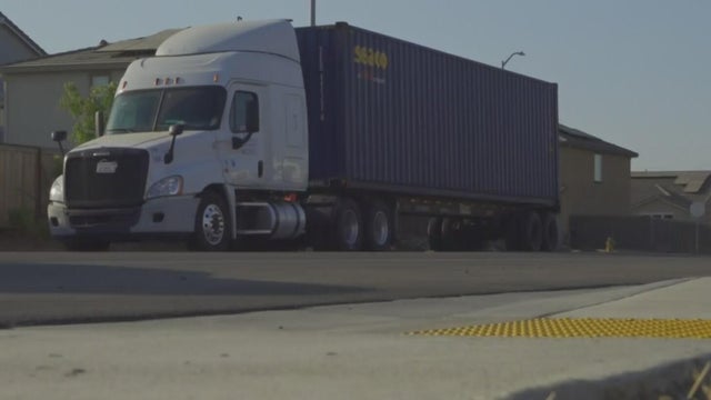 semi-truck-manteca-neighborhood.jpg 