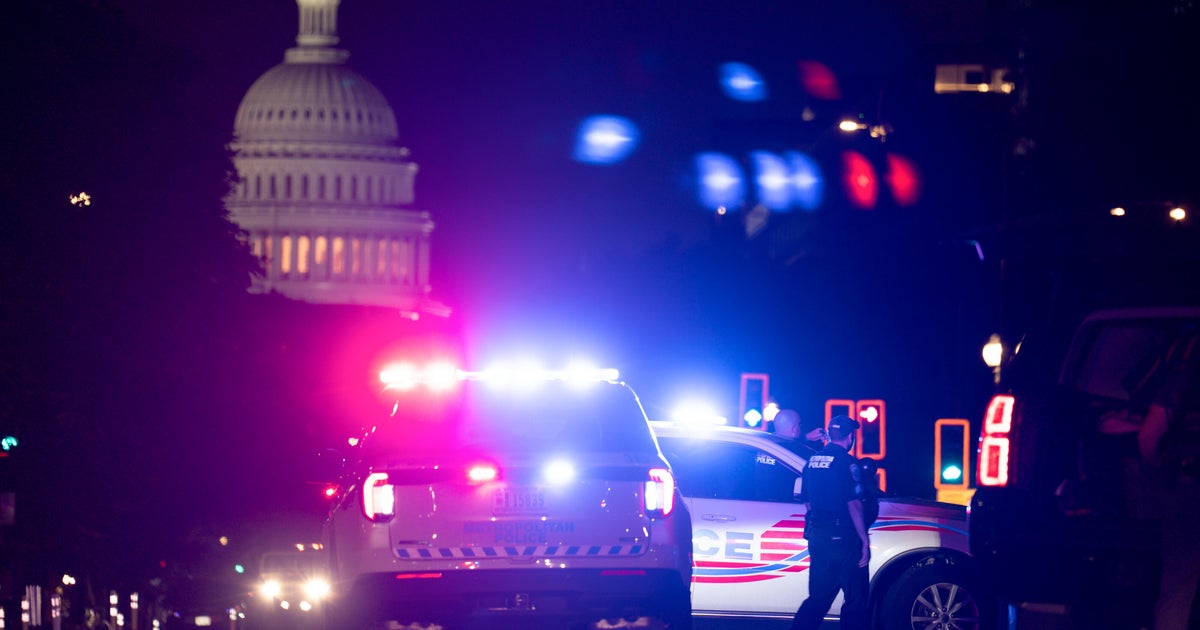 След като федералните, D.C. Errors, адвокатът на отбраната се опитва да получи клиент, освободен с подаване на четене 