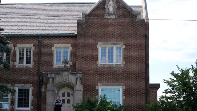 inx-city-hall-flag-lowered-053124-08-55-0312.jpg 