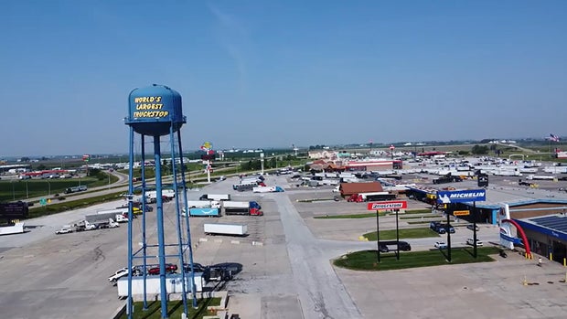 worlds-largest-truckstop.jpg 