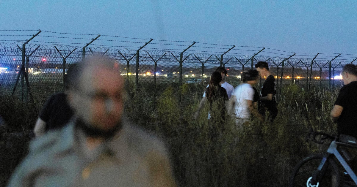 F-16 jet crashes during air show rehearsal in Poland, killing pilot F-16 jet crashes during air show rehearsal in Poland, killing pilot