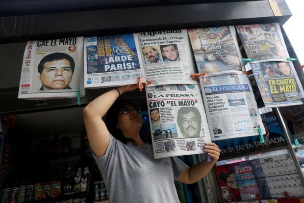 FILE PHOTO: Mexican papers report Texas arrest of drug lord 'El Mayo' and son of 'El Chapo', in Mexico City 