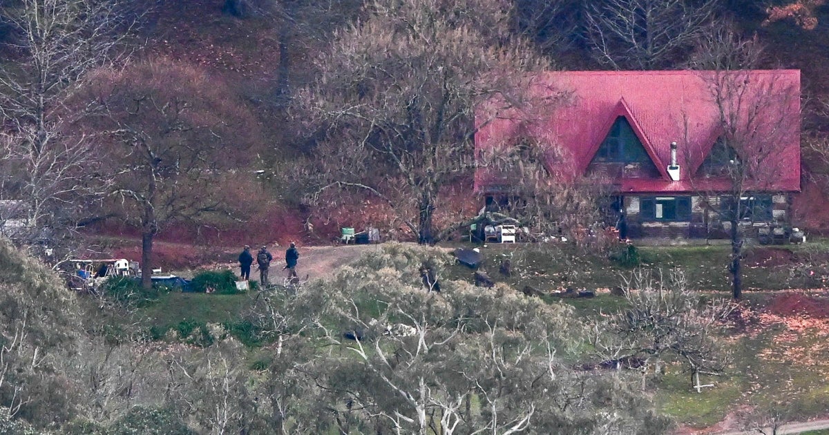 Australian hunting man believed to be a radicalized, conspiracy around the conspiracy from 2 officials