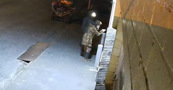 Video appears to show New Zealand fugitive who fled into wilderness with children 4 years ago Video appears to show New Zealand fugitive who fled into wilderness with children 4 years ago