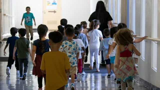 Generic children in school 