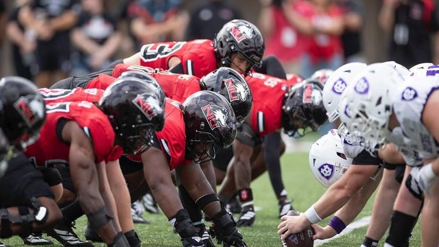 niu-vs-holy-cross.jpg 