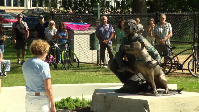 officer-ella-french-statue.png 