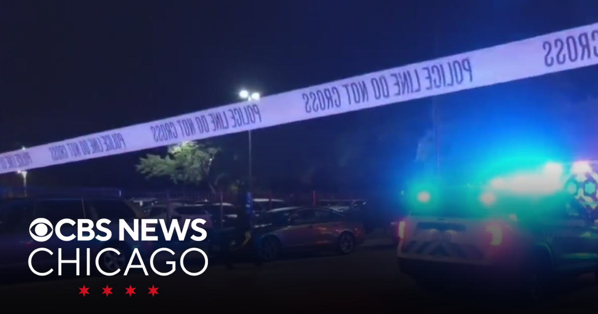 Teen seriously injured in mass shooting on Chicago's South Side - CBS ...