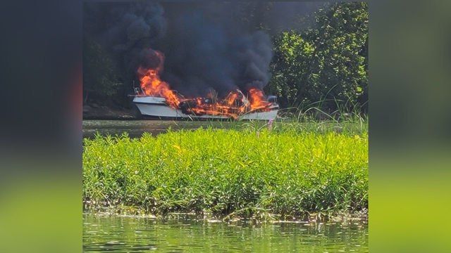kdka-harmar-boat-fire-1.png 