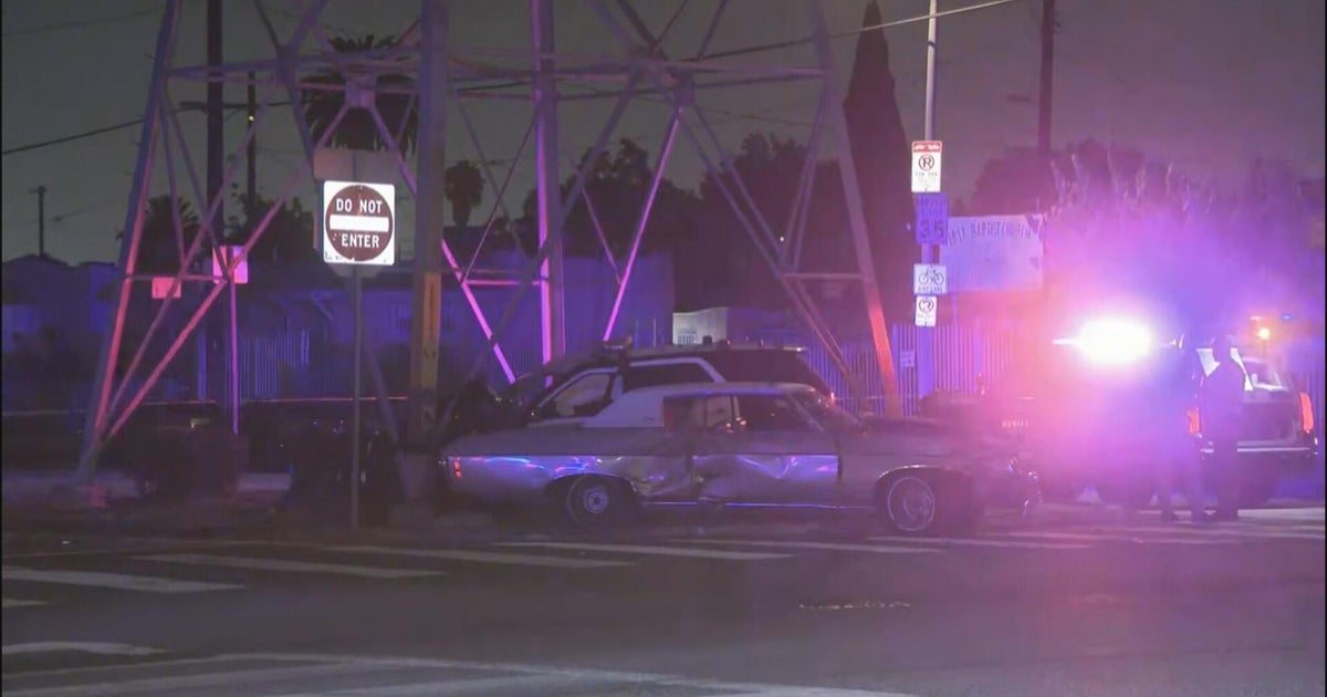 2 LA County deputies hospitalized after hit-and-run crash, suspect ...