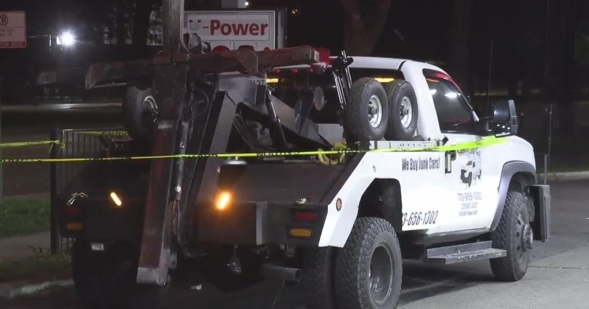 Tow truck driver shot on Chicago's Southwest Side - CBS Chicago