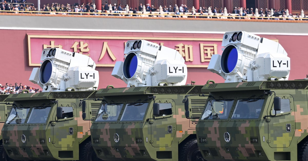 What weapons china showed in its military revealing such as xi jinping, Vladimir Putin and Kim Jong U