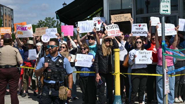 vance-visit-protesters.jpg 