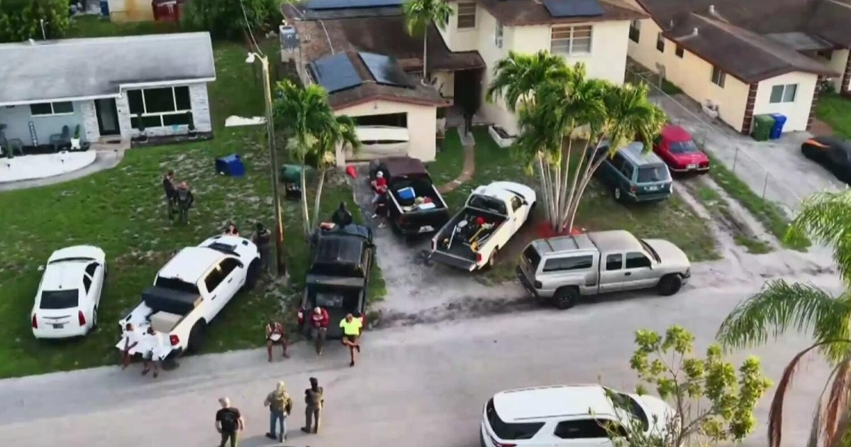 Fort Lauderdale SWAT assists in criminal investigation at home - CBS Miami