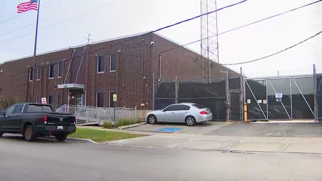 ICE Agents Carry Out Raid On Undocumented Immigrants In Chicago 
