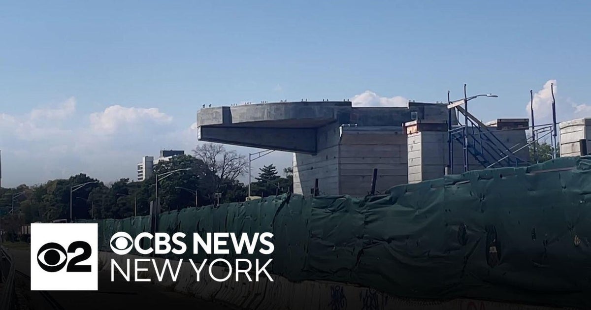 Delayed rebuilding of Brooklyn pedestrian bridge frustrates residents