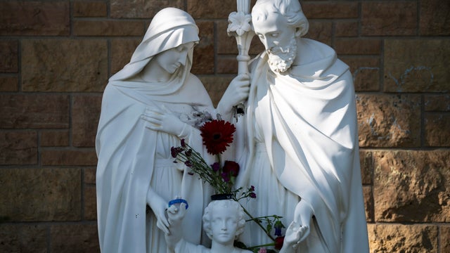 Annunciation Parish Resumes Mass After Mass Shooting On First Day Of School 