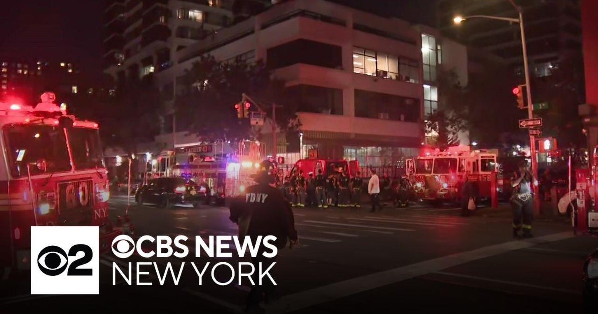 1 dead in East Harlem apartment building fire - CBS New York