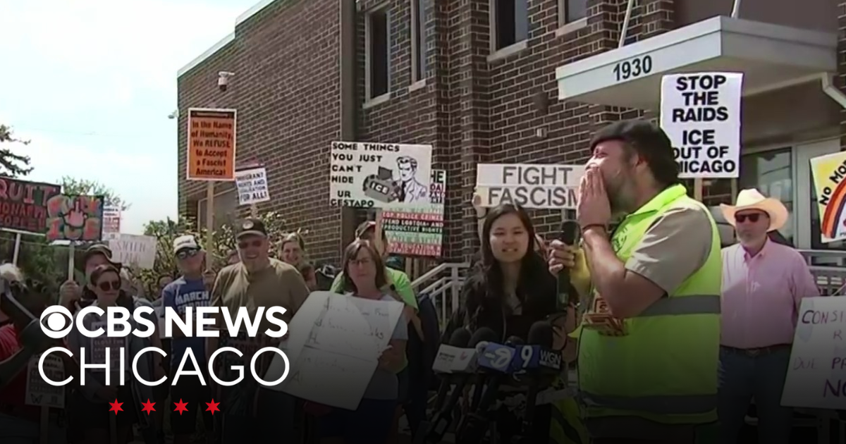 Protesters gather outside ICE facility in Broadview, Illinois - CBS Chicago