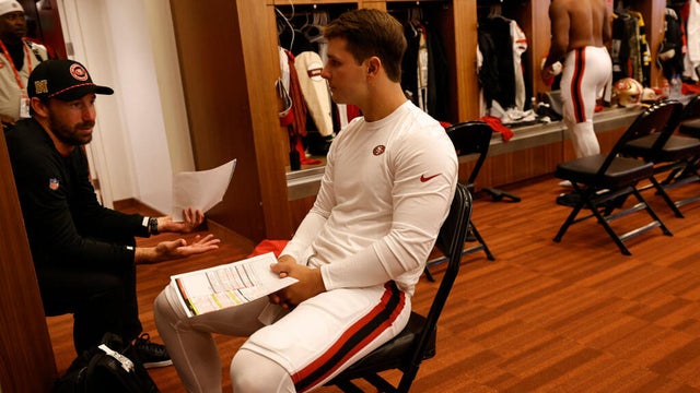 49ers-klay-kubiak-brock-purdy-2182321148.jpg 