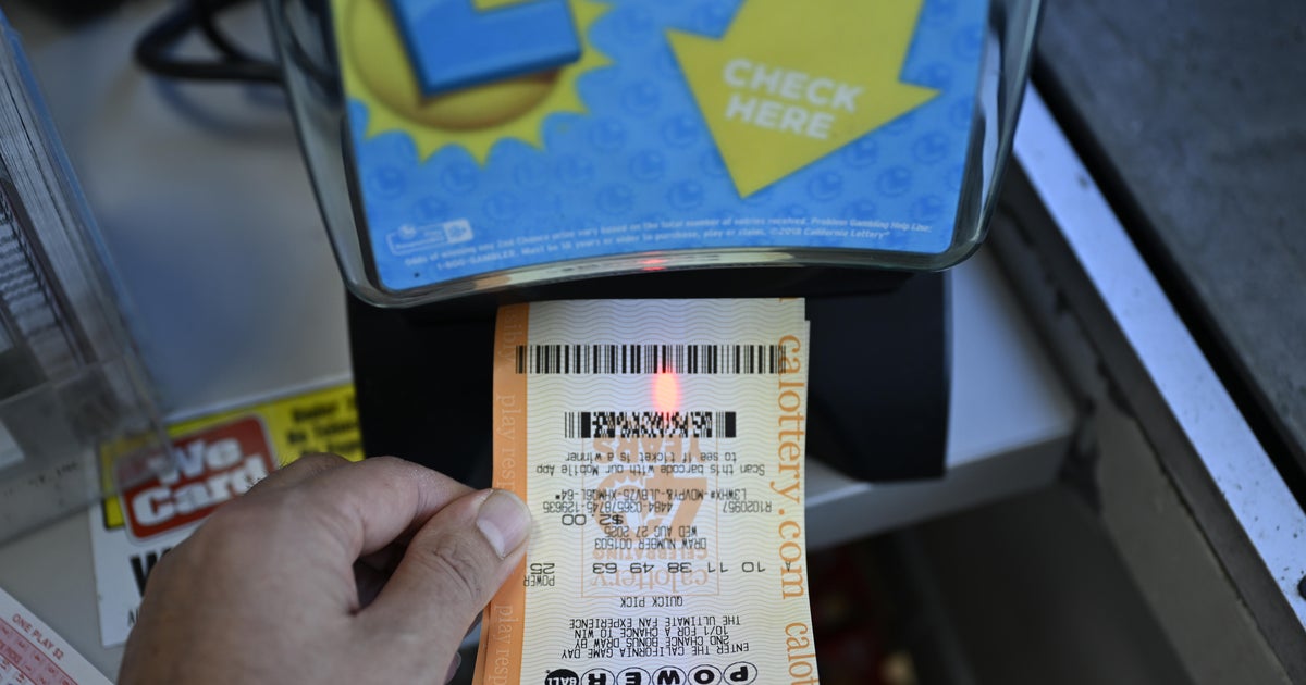 Powerball winners can opt for potentially “dangerous” lump sum or “safe bet” annual payments. An accountant gives advice.