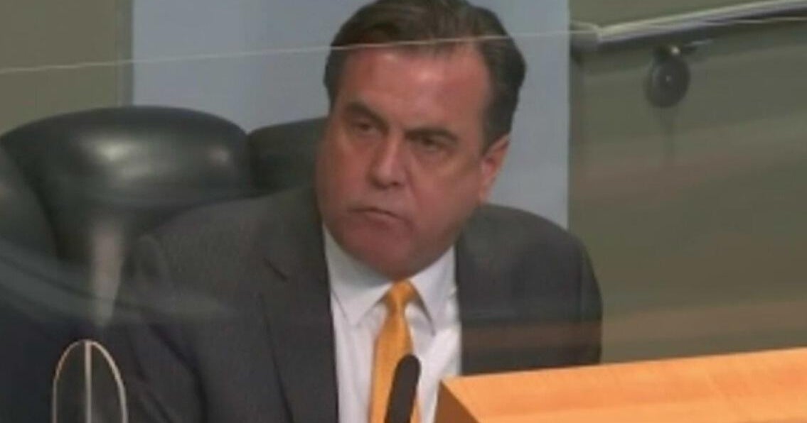 Former Miami Commissioner Alex Díaz de la Portilla files to run for Miami mayor – CBS News