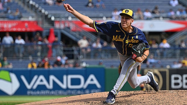 Milwaukee Brewers v Pittsburgh Pirates 