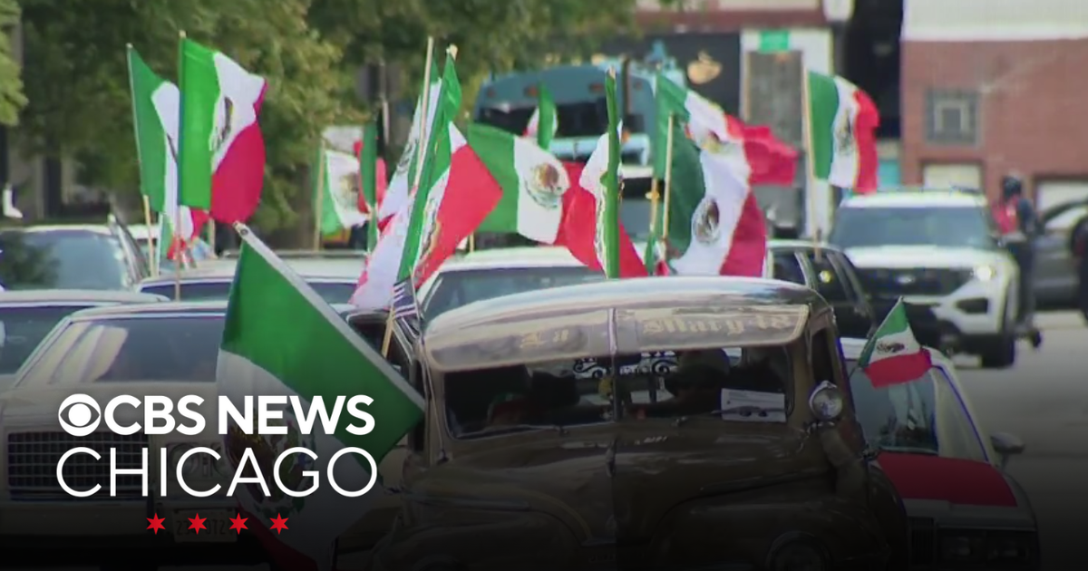 Mexican Independence Day go on in Chicago area amid more threats