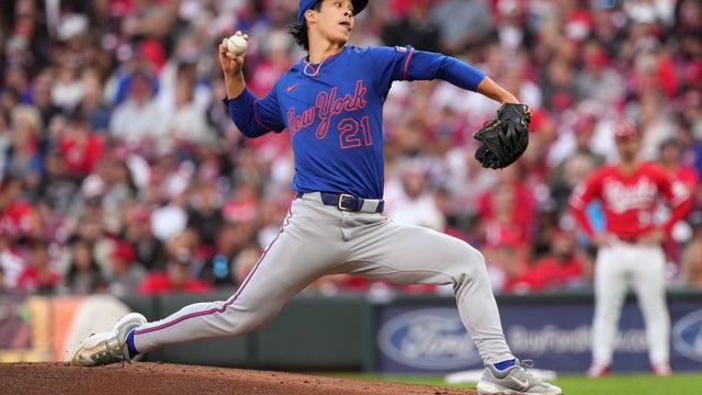 Jonah Tong #21 of the New York Mets delivers a pitch agains the Cincinnati Reds during the first inning of the baseball game at Great American Ball Park on September 06, 2025 in Cincinnati, Ohio. 