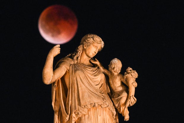 TOPSHOT-GREECE-ASTRONOMY-MOON-ECLIPSE