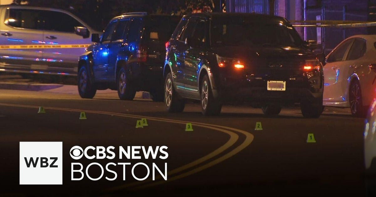 Boston police officer shot in Roxbury - CBS Boston
