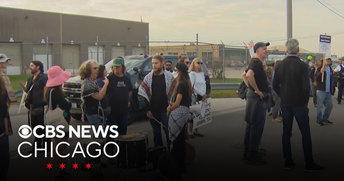 Protesters gathering for 12-hour protest outside Broadview ICE facility ...